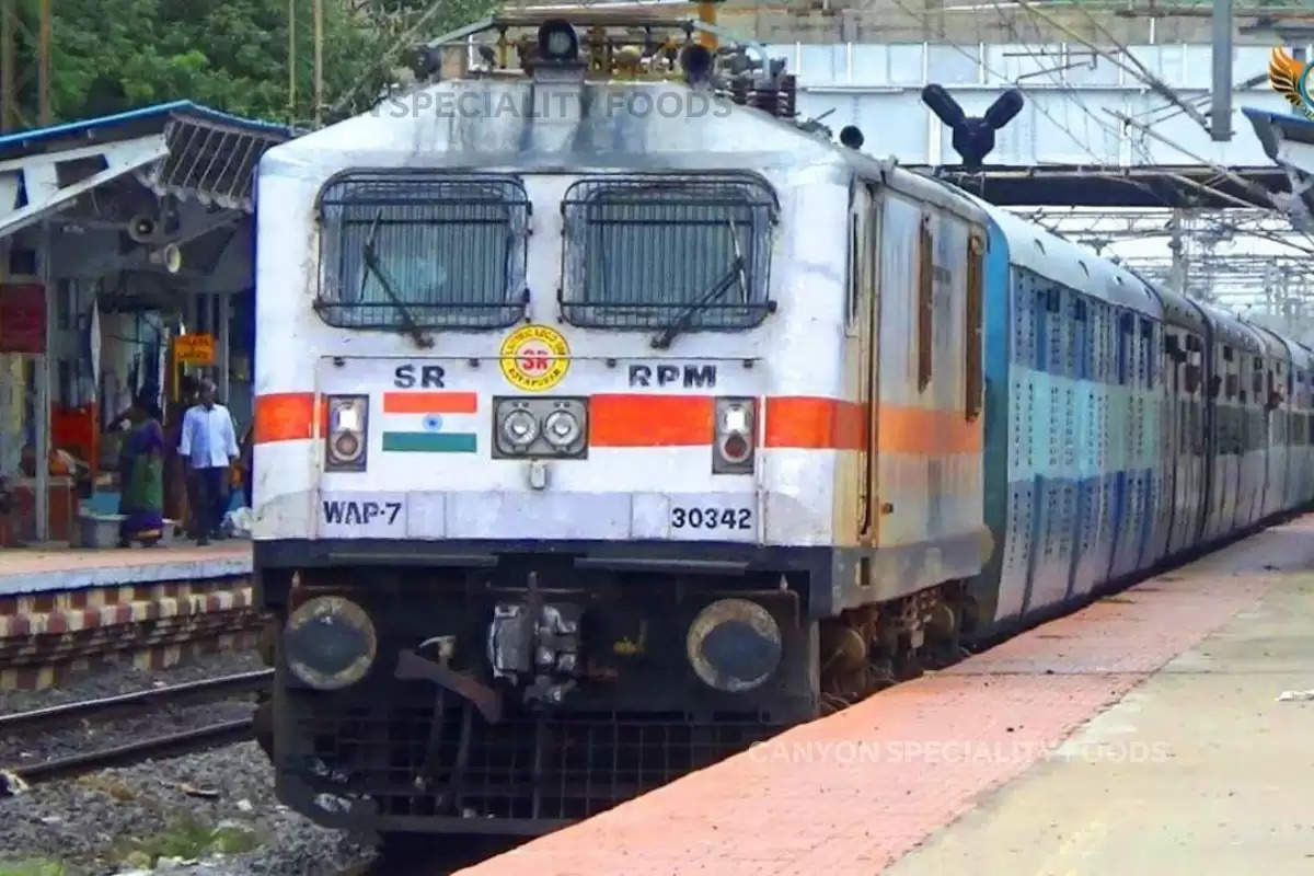 train-running-on-this-route-of-rajasthan