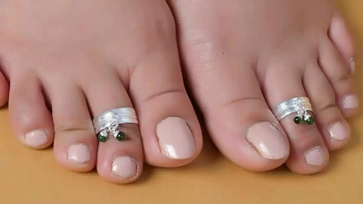 stone-toe-ring-design