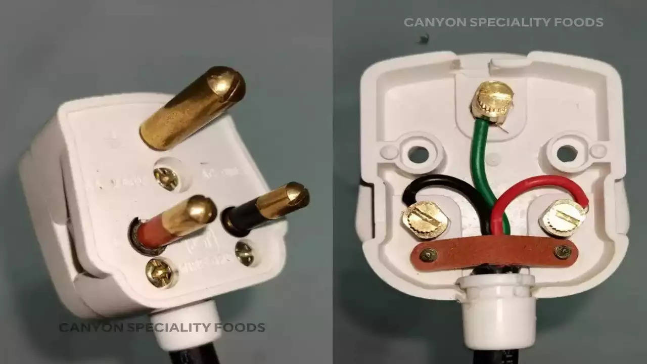 there-a-third-pin-in-an-electric-plug