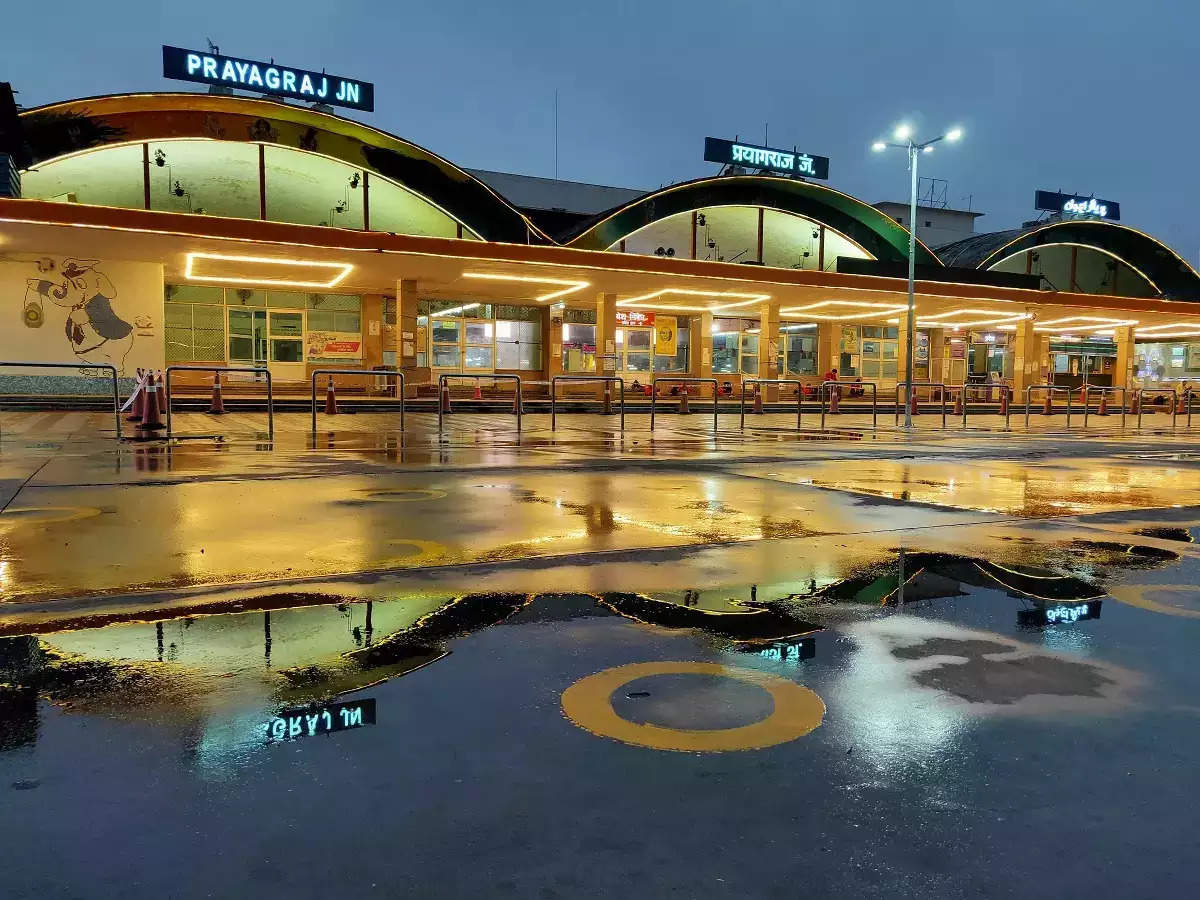 prayagraj railway station ki photo