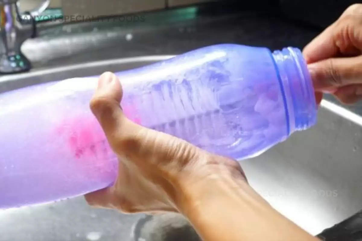 how-to-clean-plastic-bottles-for-fridge-article