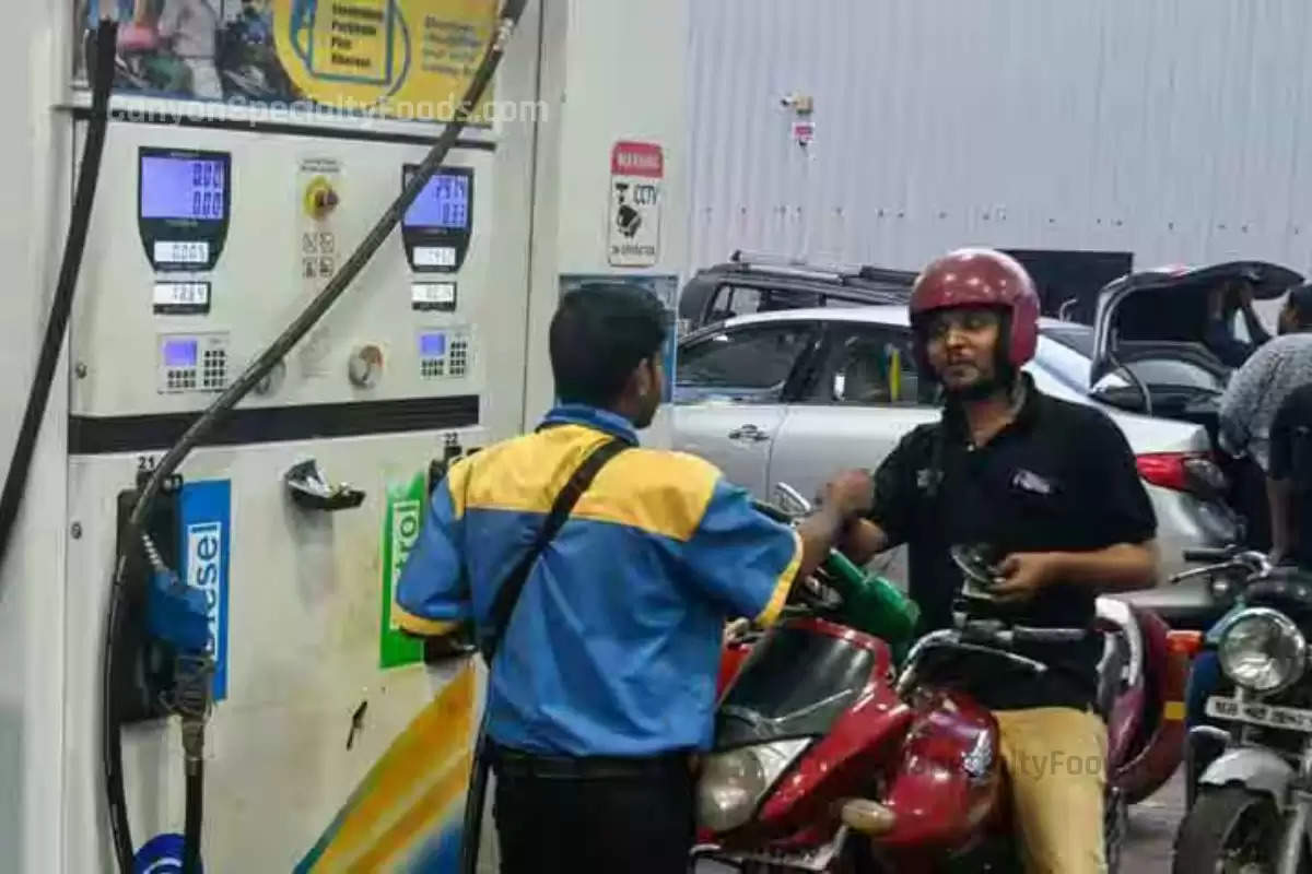 Petrol-Diesel Price Today: कच्चे तेल की कीमत में गिरावट, जानें आज क्या है पेट्रोल-डीजल का रेट